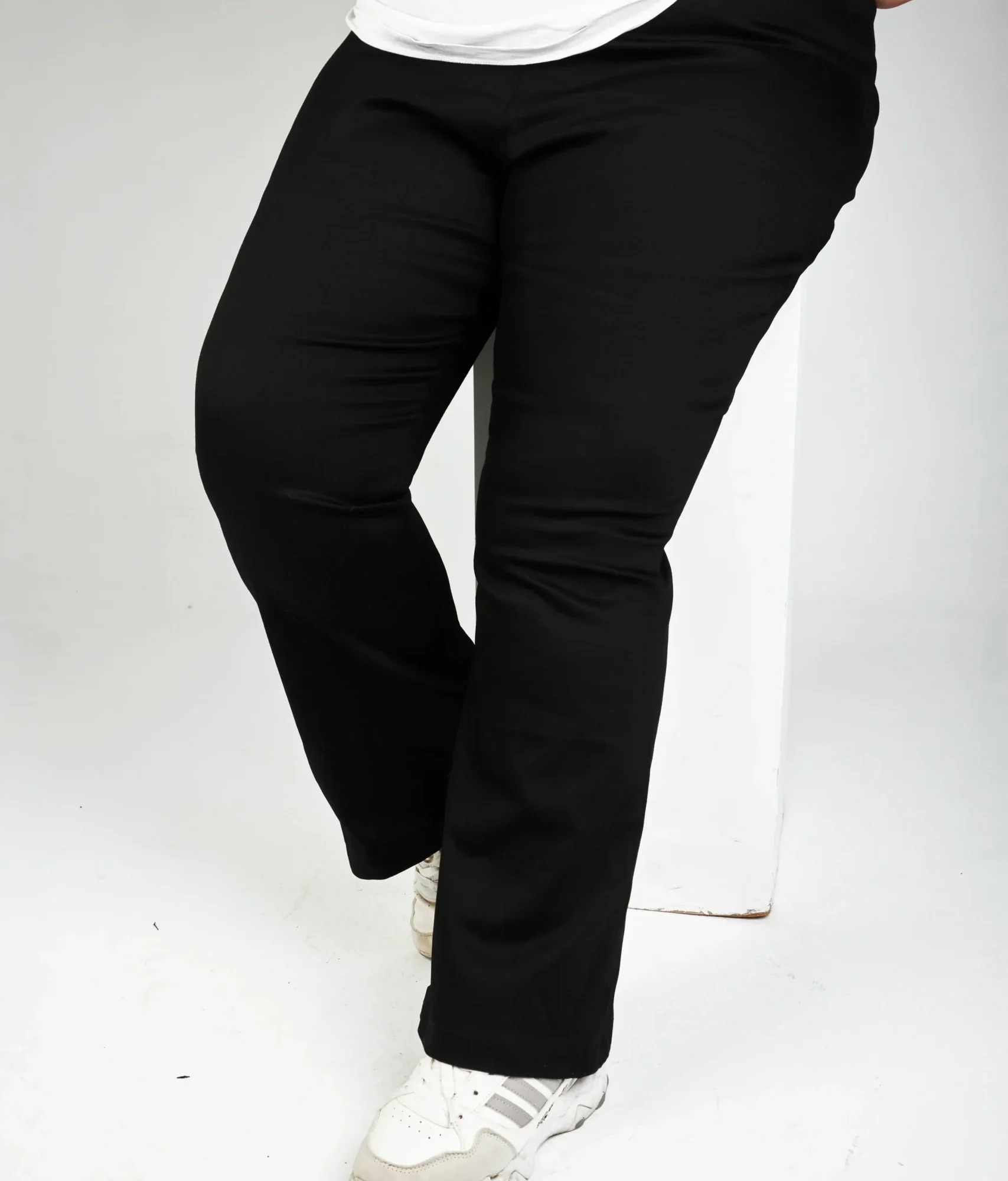 بنطلون سليم ليكرا اسود