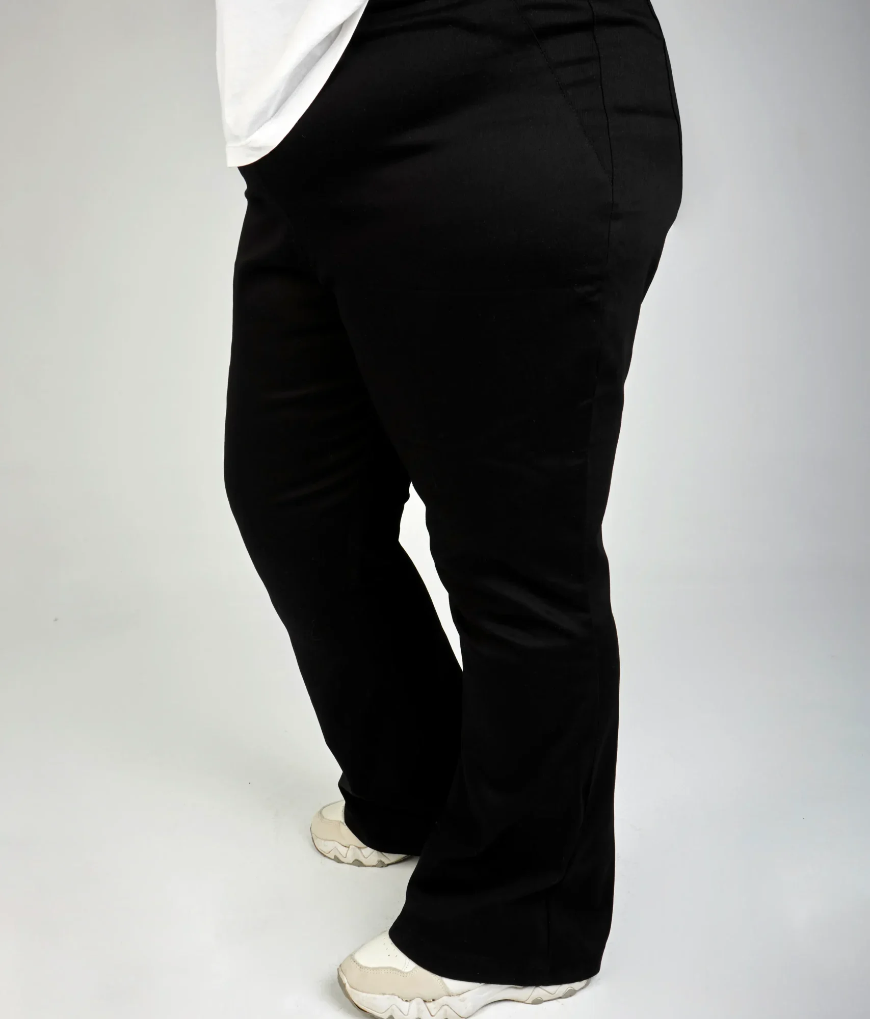 بنطلون شارلستون على ضيق اسود